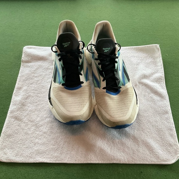 Reebok Runningg Shoes good used condition size 11 - Picture 2 of 7